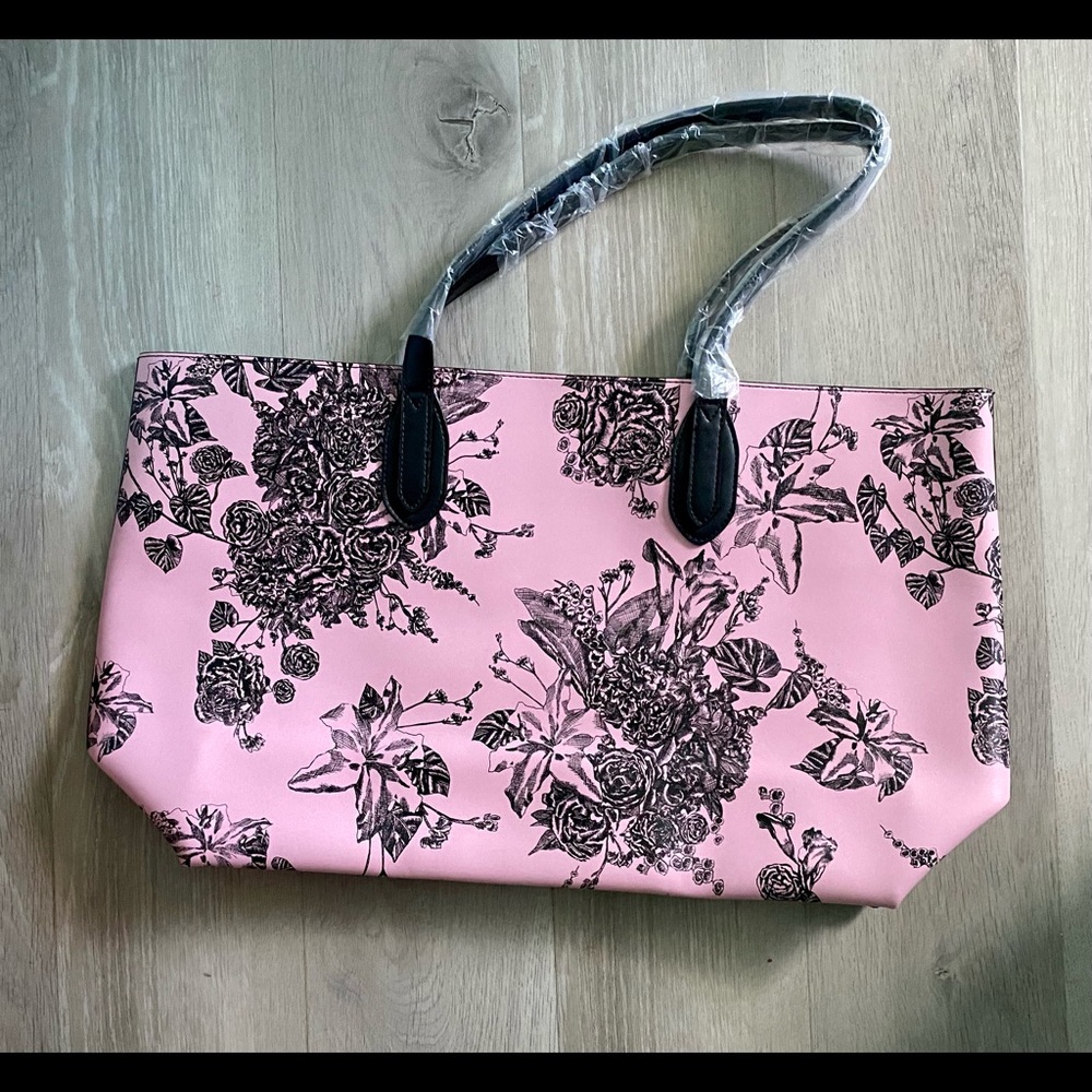 DESIGNED BY VICTORIA’S SECRET!!!! NWT TOTE PURSE - Picture 3 of 6